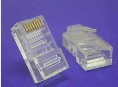 两枚 RJ45 水晶头，一枚正面朝上露出八片金属簧片，一枚侧卧可见尾部卡扣