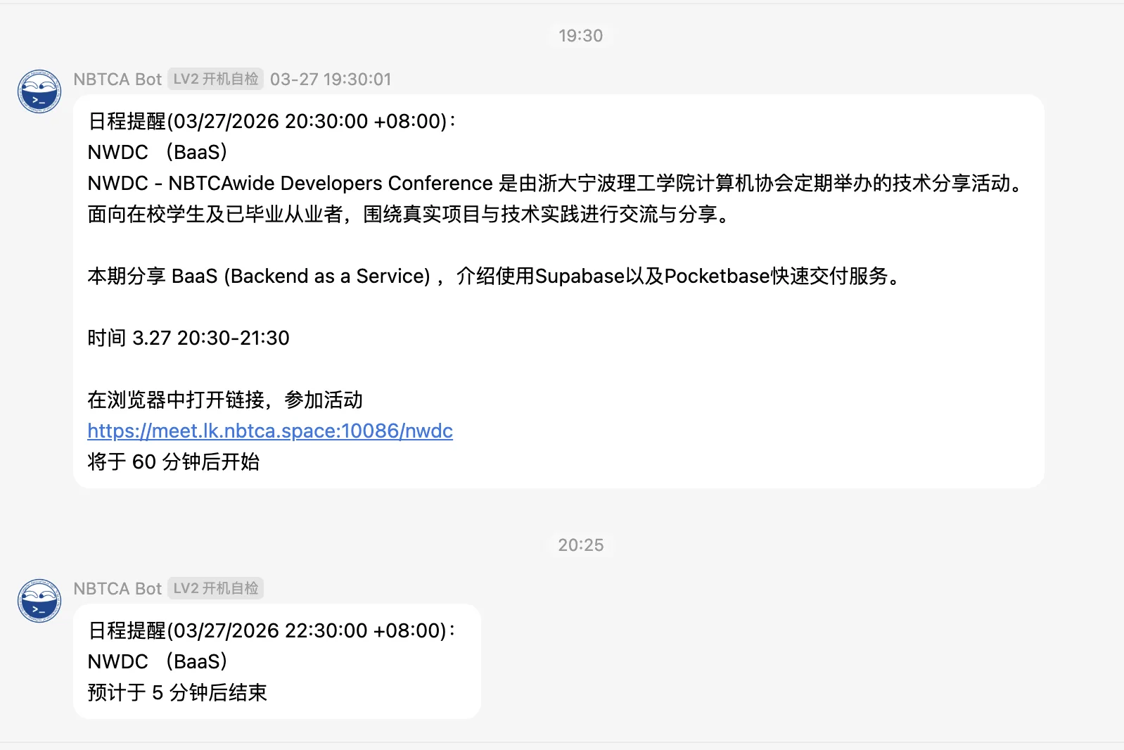 QQ 群聊截图:NBTCA Bot 在晚上七点半发出日程提醒,介绍一场关于 BaaS 的 NWDC 技术分享和参会链接,写着“将于 60 分钟后开始”;十点二十五分又提醒“预计于 5 分钟后结束”